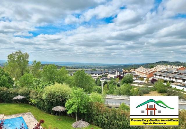 Casa adosada en Venta en Calle de la Navallera, 9 en Centro Comercial - Hospital