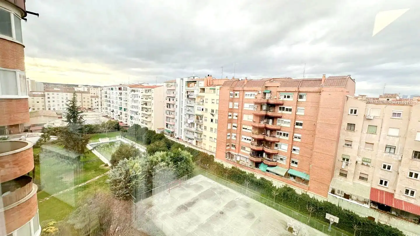 Vista exterior de Apartament en venda en  Logroño amb Aire condicionat, Calefacció i Terrassa