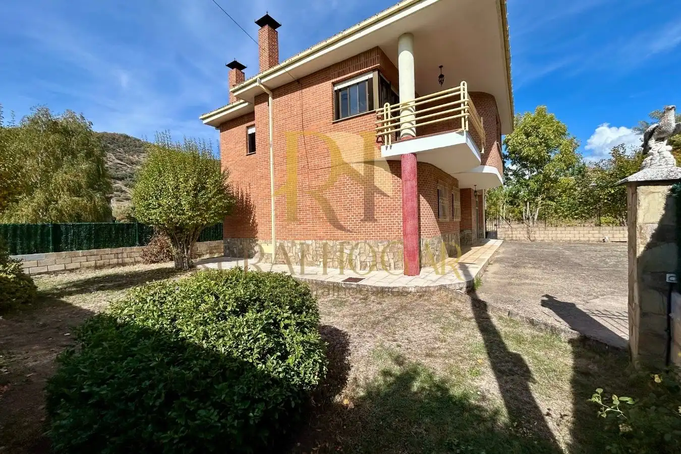 Vista exterior de Casa o chalet en venta en Matallana de Torío con Terraza