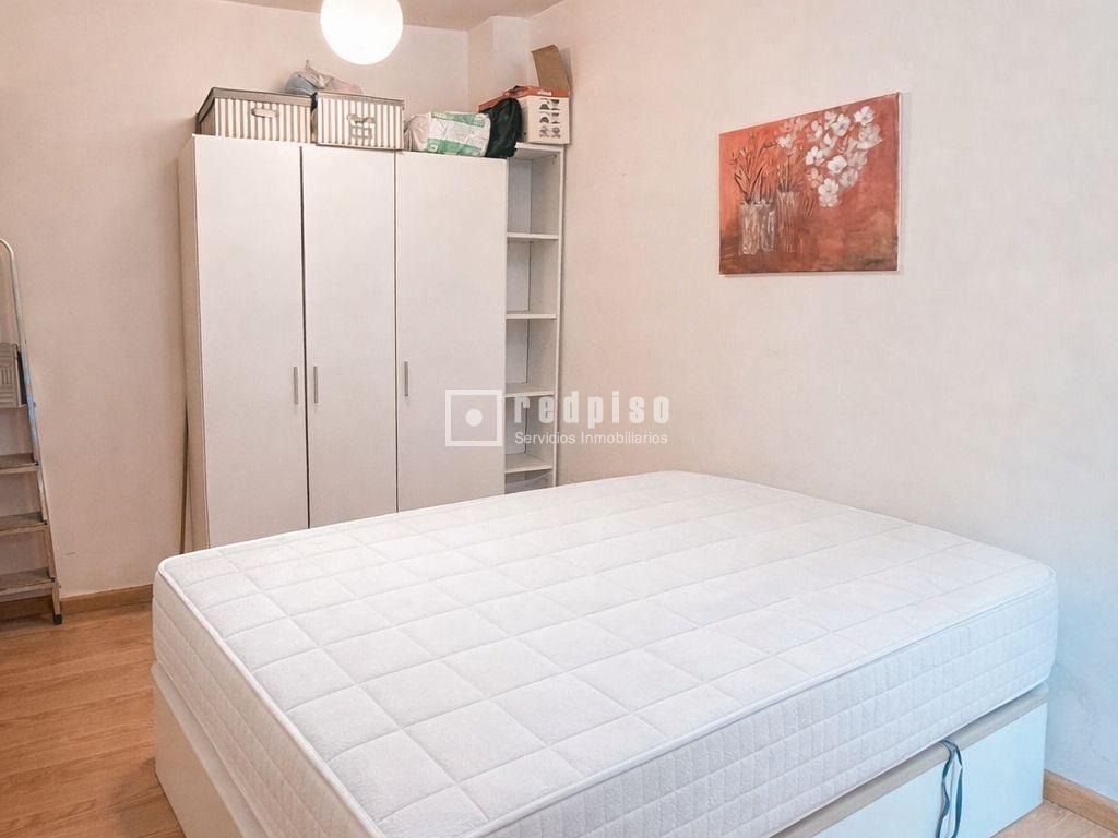 Bedroom of Building for sale in  Madrid Capital