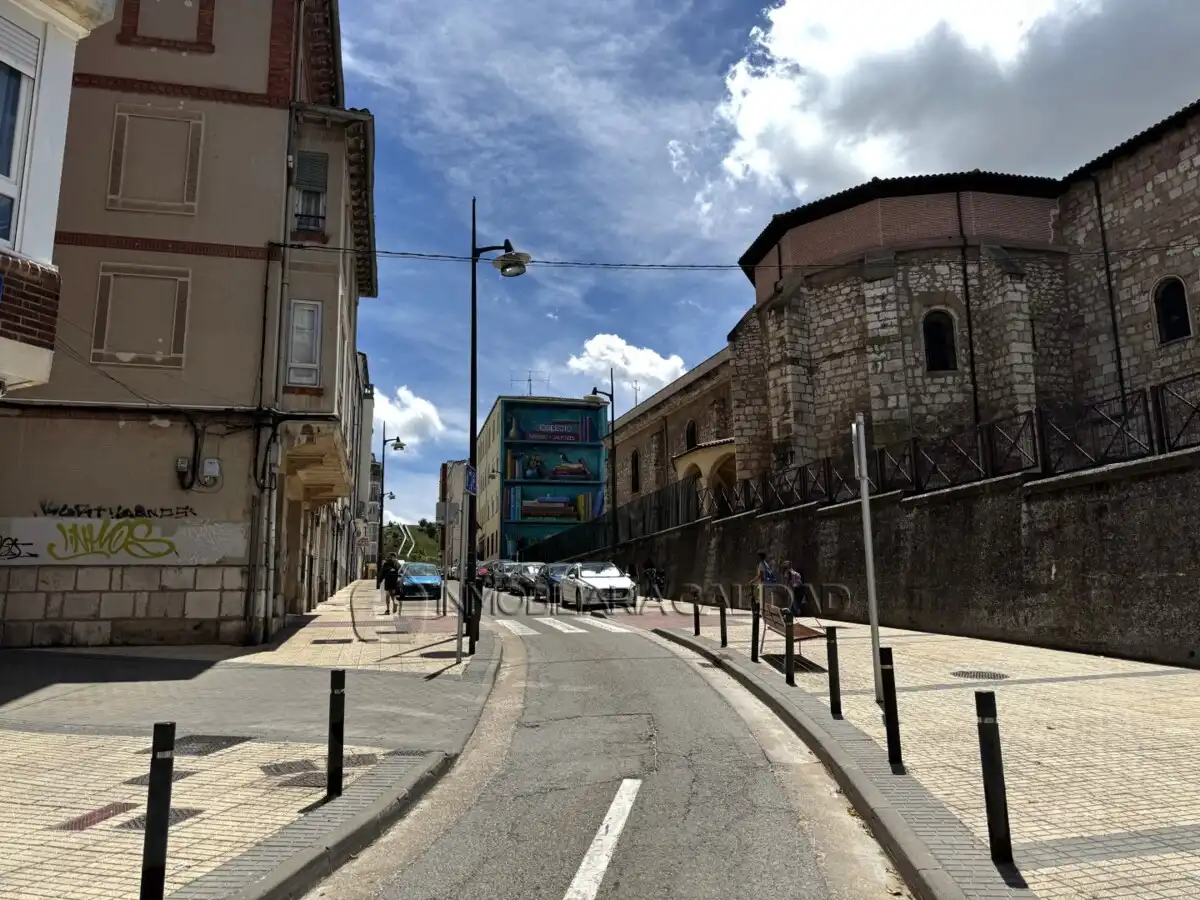 Vista exterior de Pis en venda en Burgos amb Calefacció