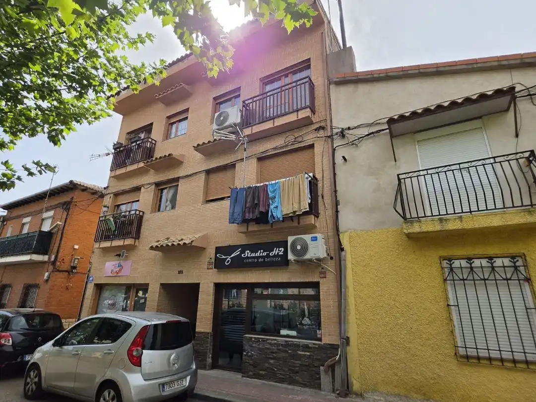 Vista exterior de Local en venda en Casarrubios del Monte pueblo