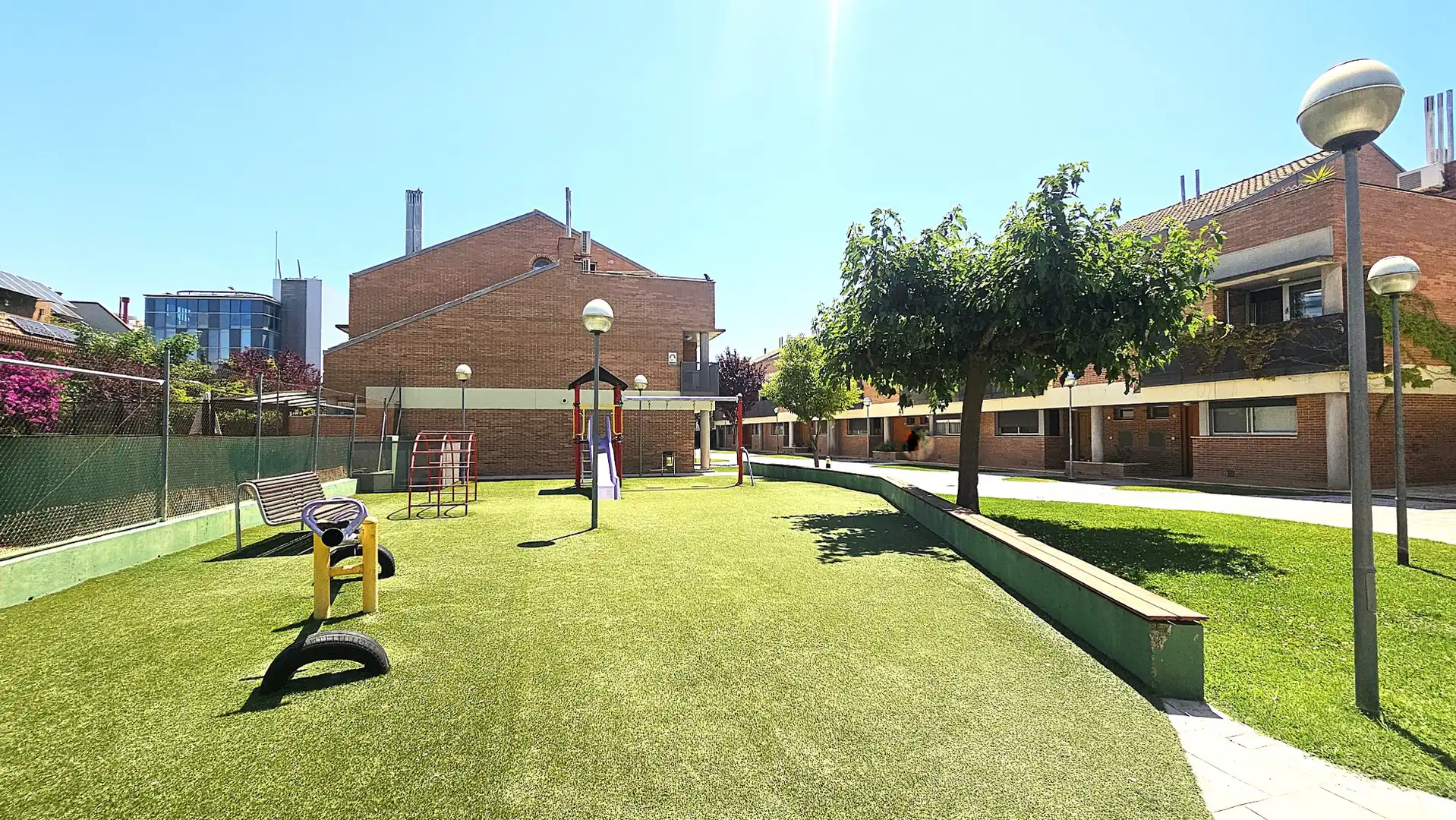 Vista exterior de Casa adosada en venta en Zaragoza con Aire acondicionado, Calefacción y Jardín privado