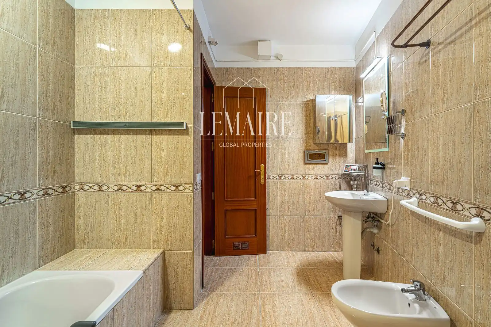 Baño de Piso en venta en Arona con Terraza y Amueblado