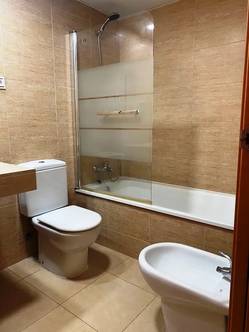 Baño de Piso en venta en Vila-seca con Aire acondicionado, Calefacción y Microondas