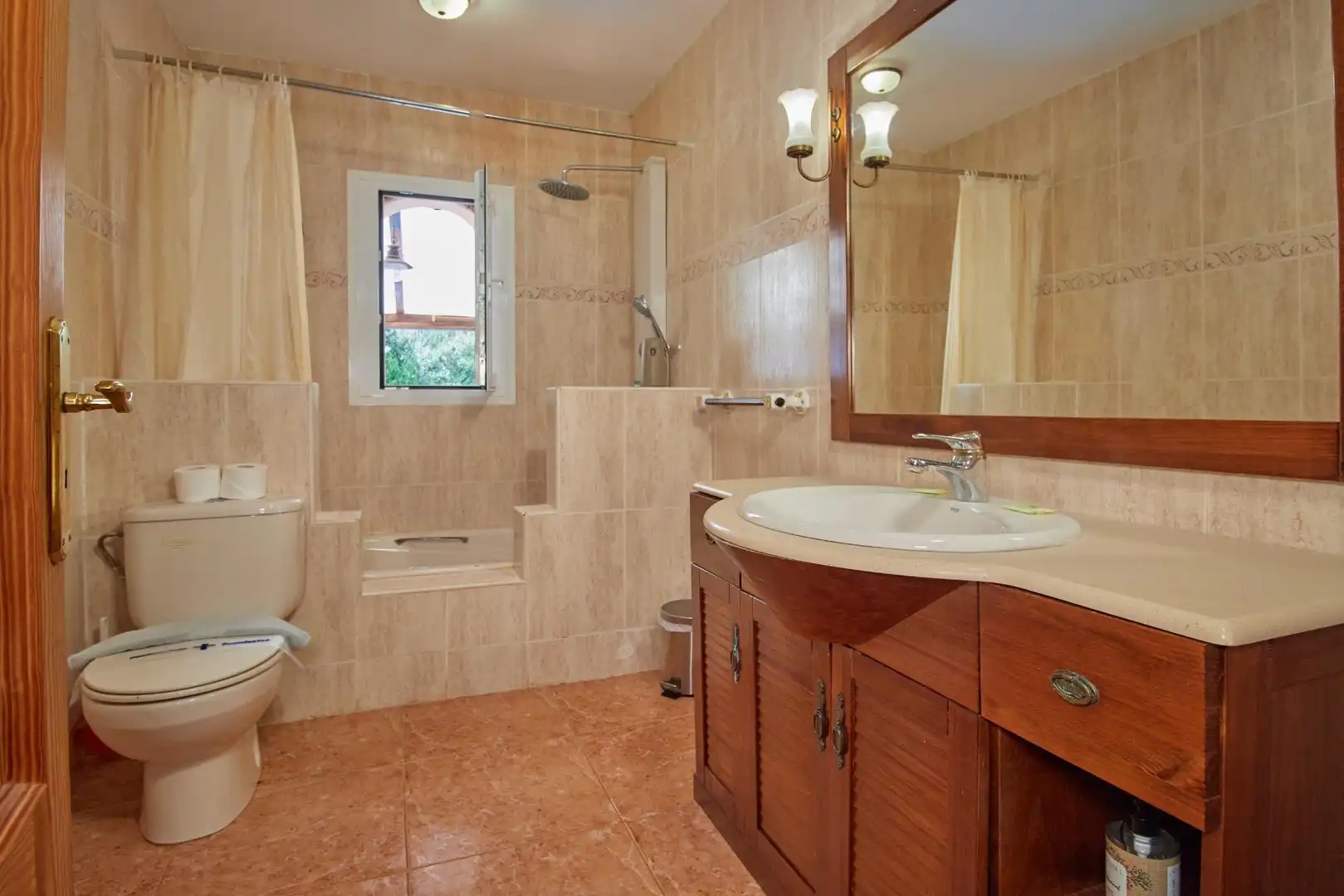 Baño de Finca rústica en venta en Llucmajor con Aire acondicionado, Jardín privado y Terraza