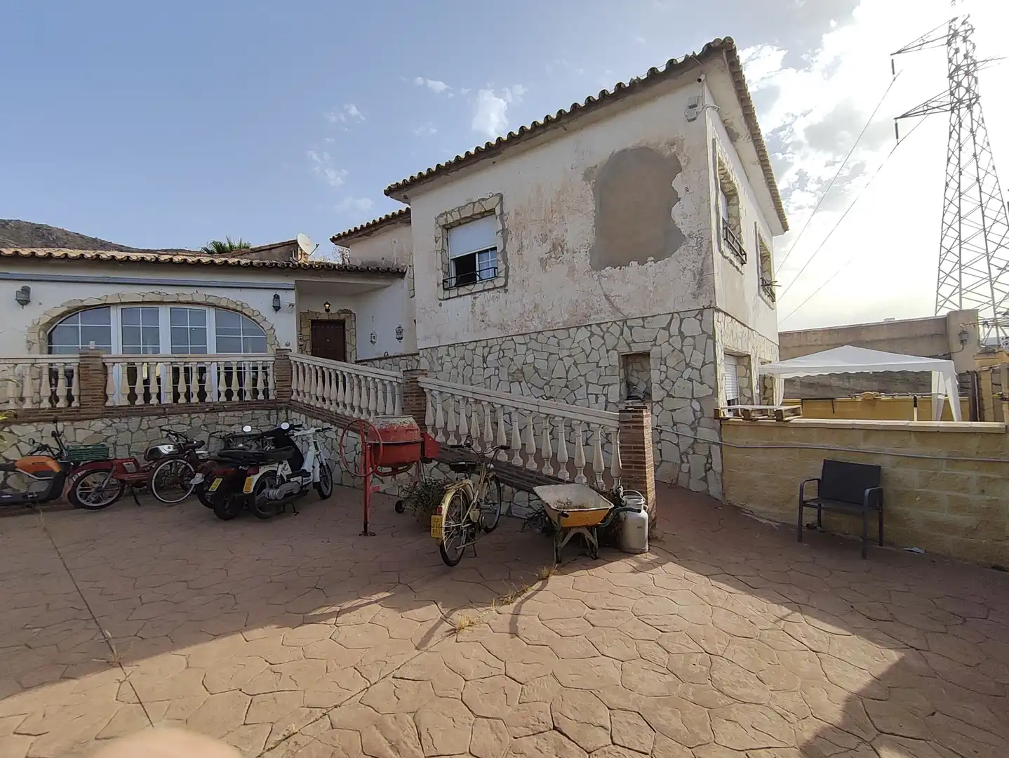 Vista exterior de Casa o xalet en venda en Benalmádena amb Aire condicionat, Calefacció i Jardí privat