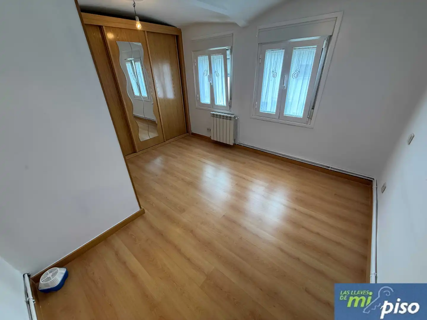 Dormitori de Casa adosada en venda en Cabezón de Pisuerga amb Calefacció, Jardí privat i Parquet
