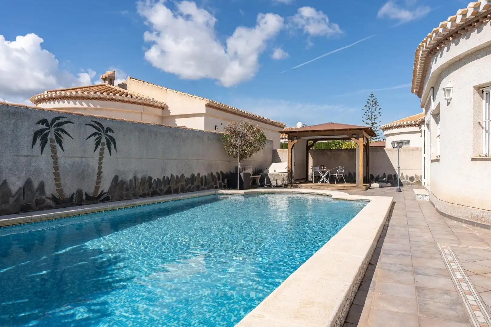 Piscina de Casa o xalet en venda en Orihuela amb Aire condicionat, Calefacció i Jardí privat