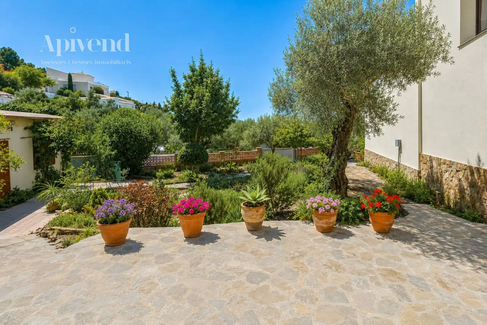 Garden of Houses for sale in Roses  with Air Conditioner, Heating and Private garden