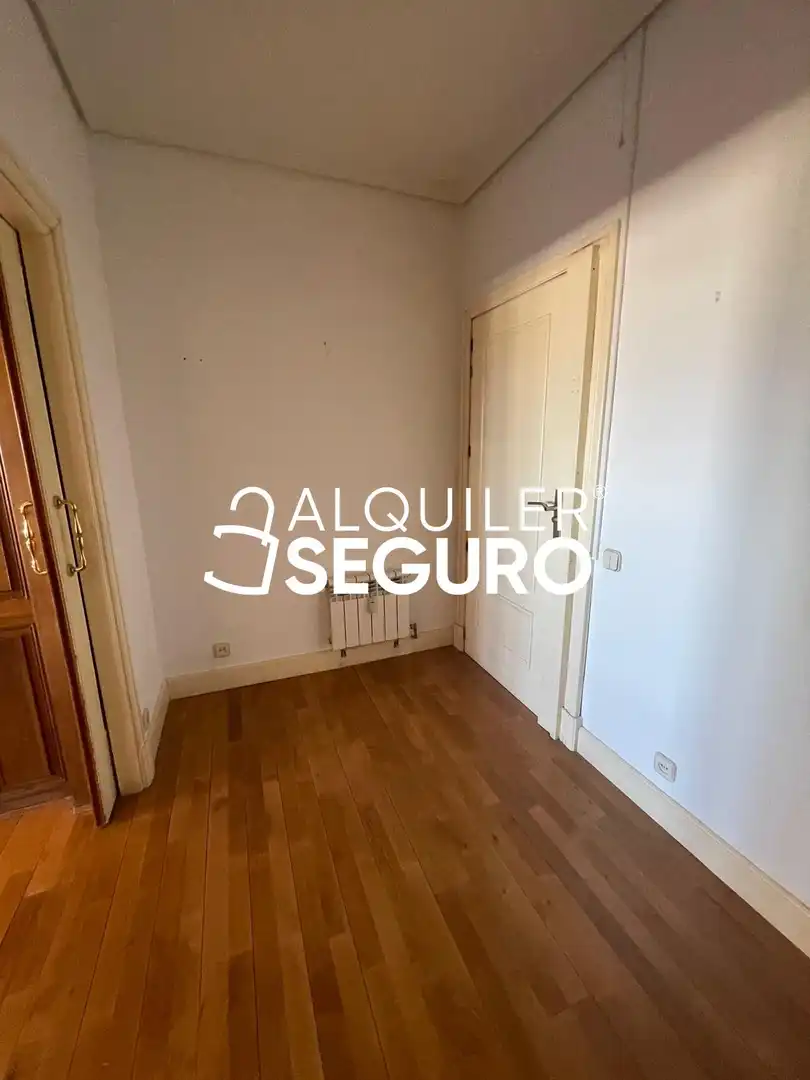 Bedroom of Flat for rent in Madrid  with Air Conditioner, Heating and Terrace