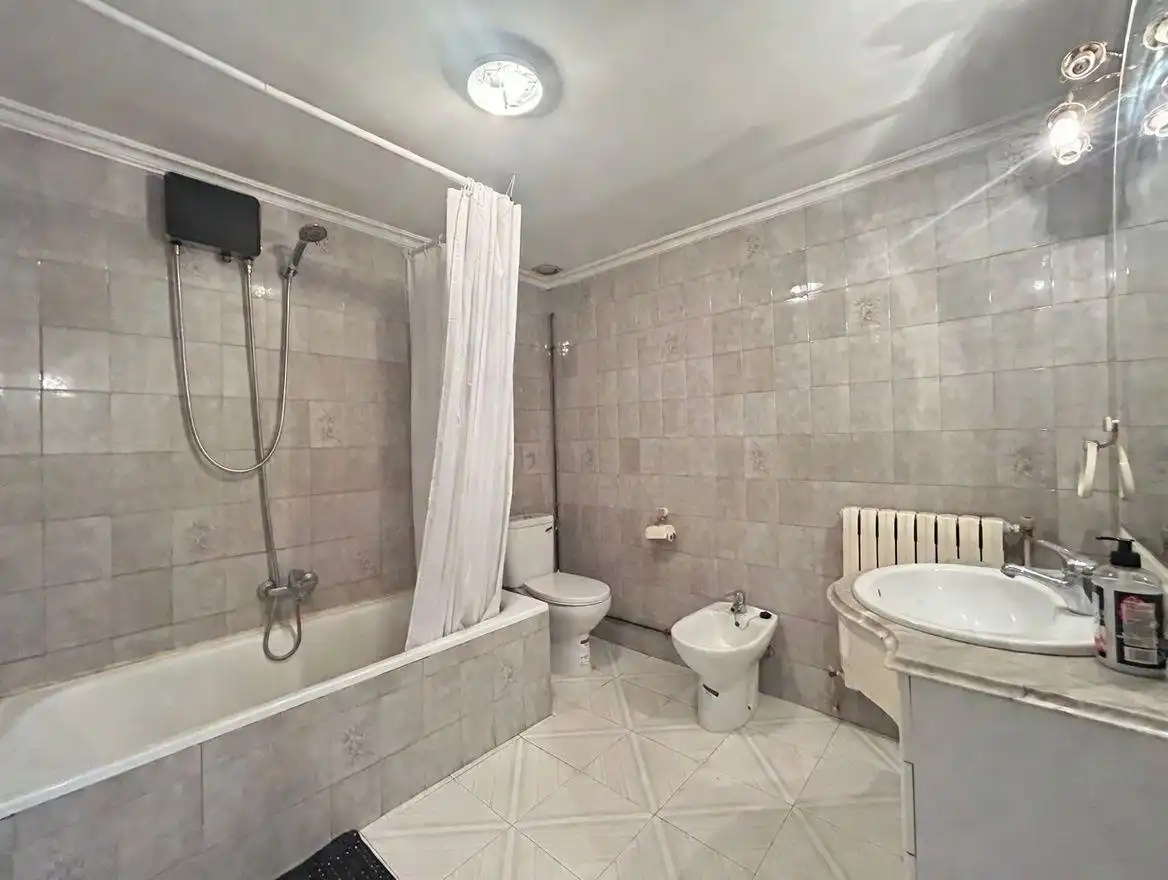 Badezimmer von Wohnung zum Verkauf in Tudela mit Klimaanlage, Heizung und Terrasse