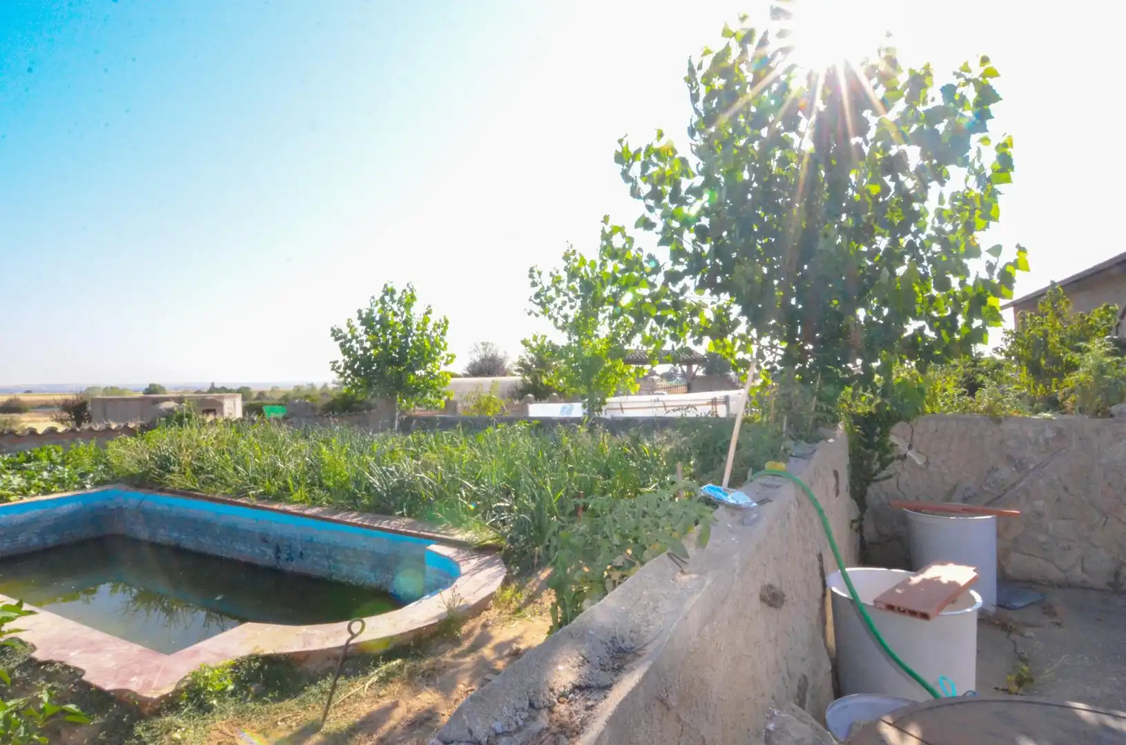 Garden of Industrial buildings for sale in Calvarrasa de Arriba