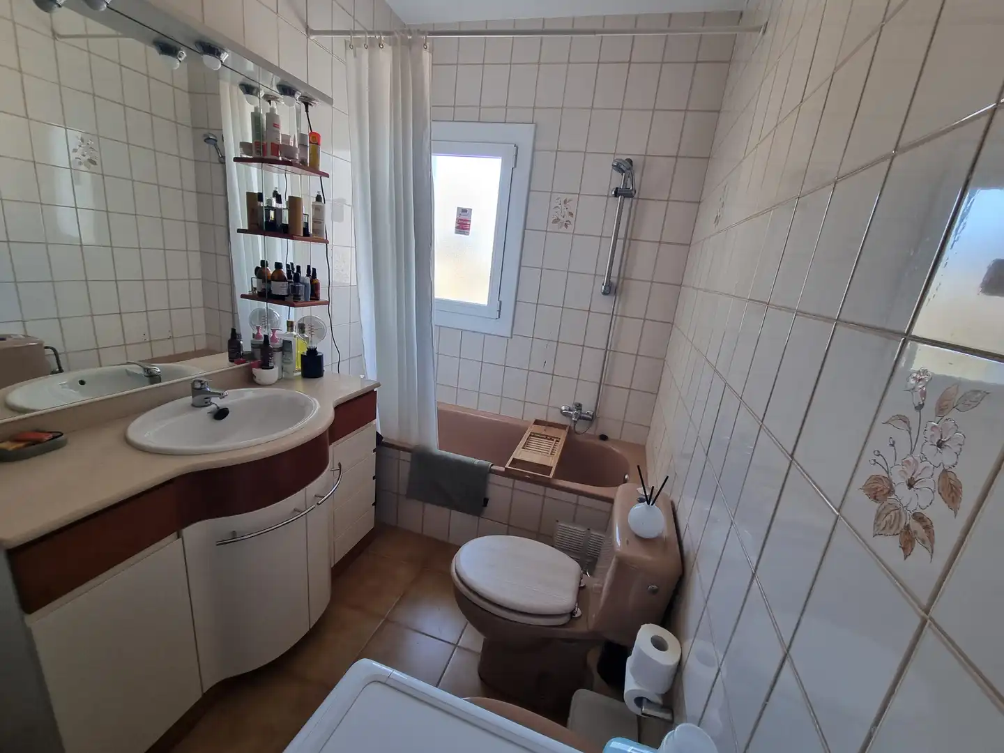 Badezimmer von Einfamilien-Reihenhaus zum Verkauf in Roses mit Klimaanlage, Heizung und Privatgarten
