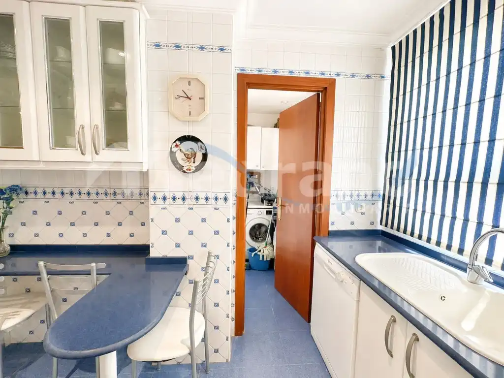 Kitchen of Flat for sale in Benidorm  with Air Conditioner, Private garden and Swimming Pool