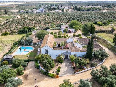 Casa rústica amb balcó en venda a Hacienda Santa Ana