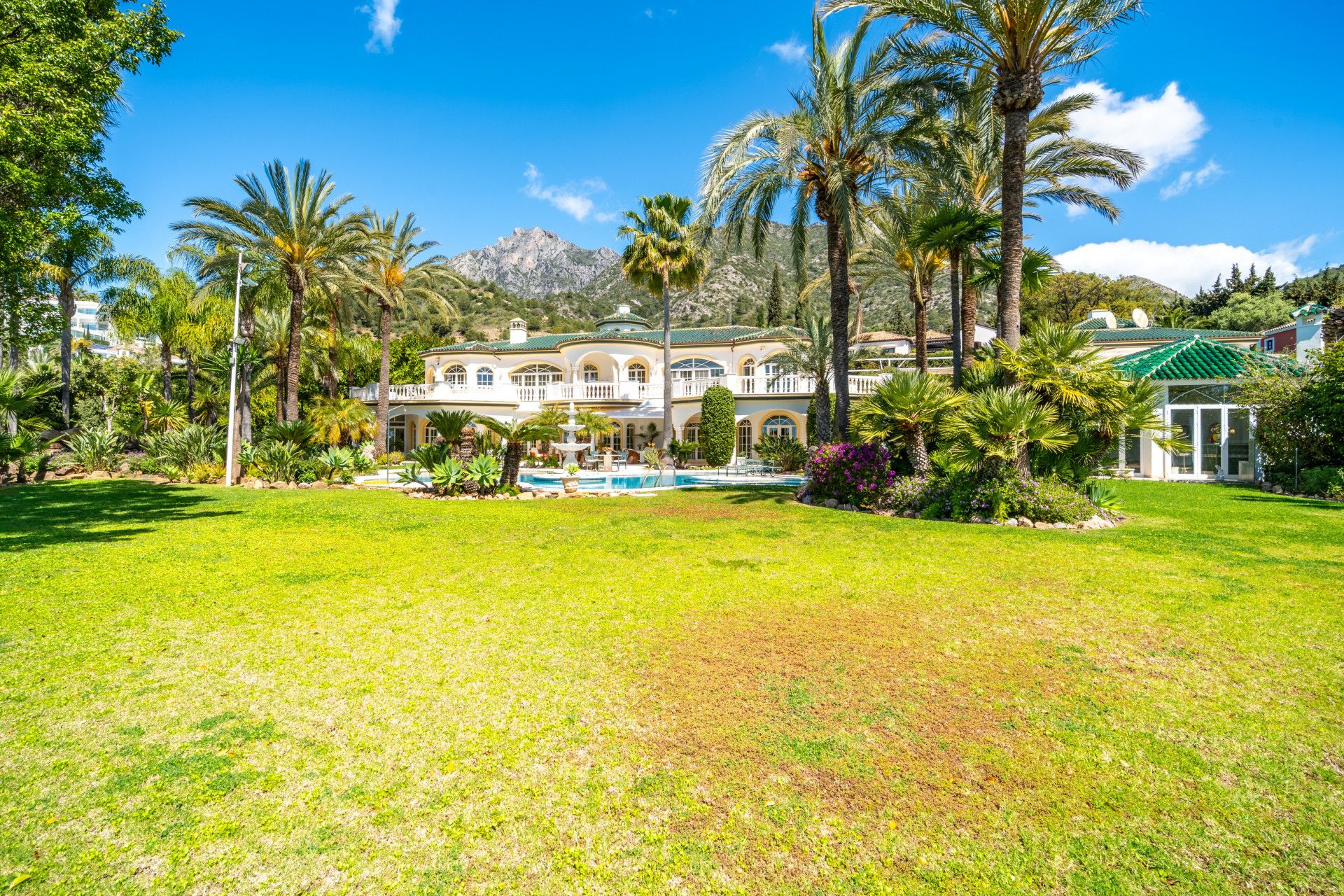 Jardí de Casa o xalet en venda en Marbella amb Aire condicionat, Calefacció i Jardí privat