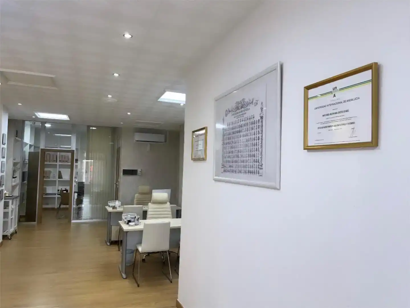 Geschaftsraum zur Miete in Fuengirola mit Klimaanlage, Parkett und Möbliert