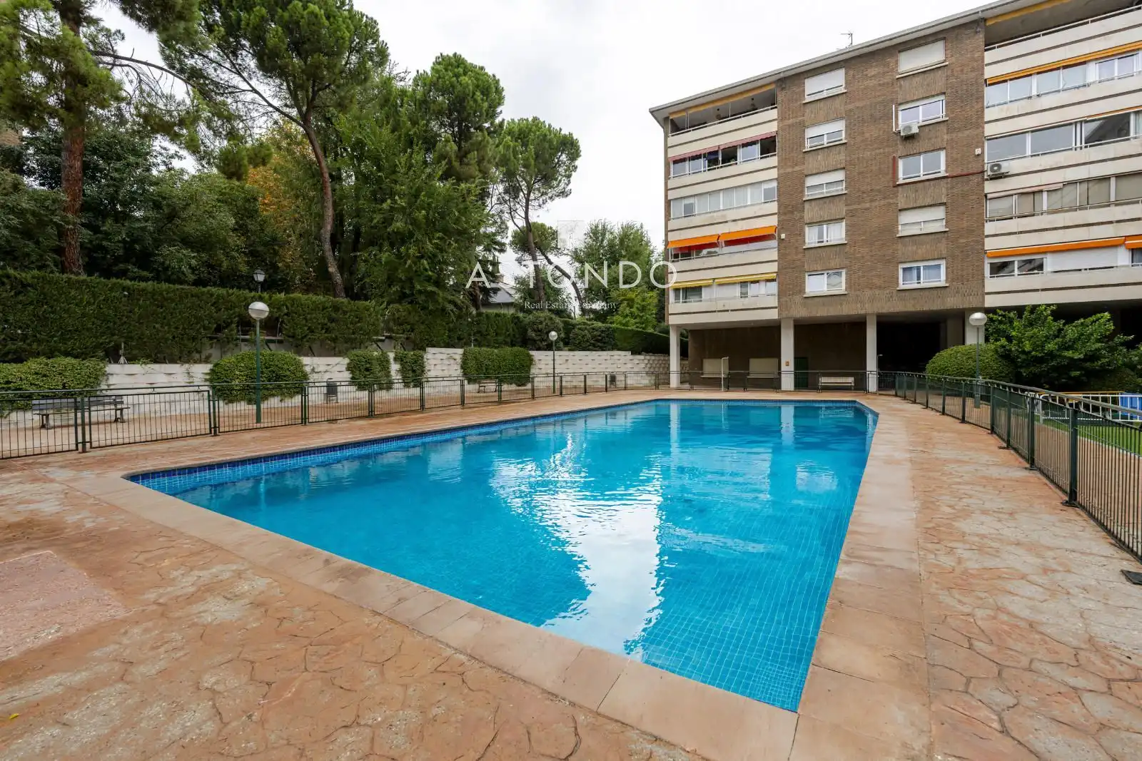 Swimming pool of Flat for sale in Hortaleza