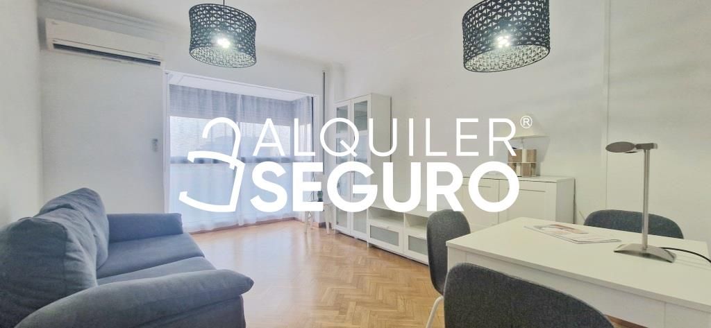 Sala de estar de Piso de alquiler en  Madrid Capital con Aire acondicionado, Calefacción y Amueblado