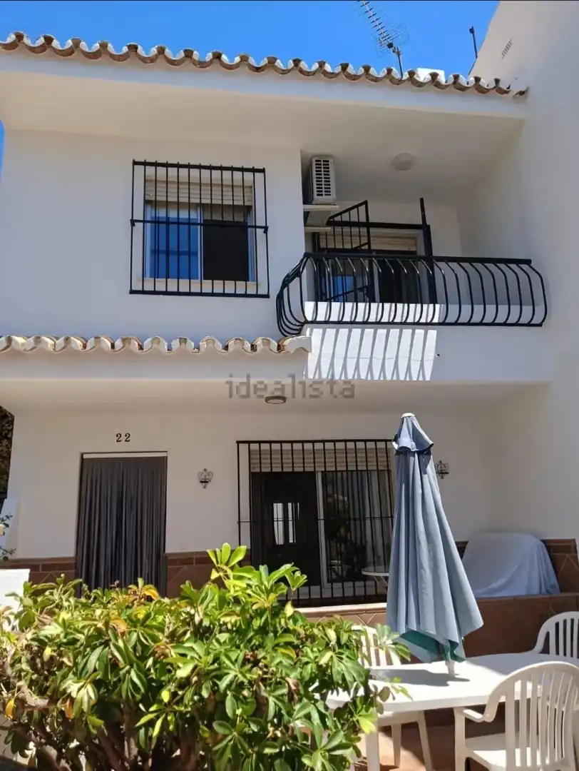 Vista exterior de Casa o xalet de lloguer en Vélez-Málaga amb Aire condicionat, Terrassa i Moblat