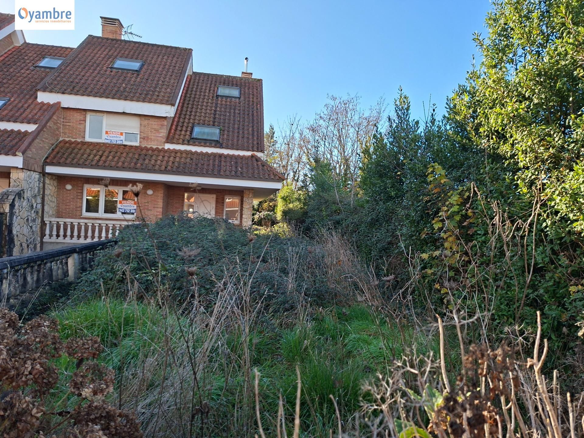 Casa adosada en venda en Gijón  amb Calefacció, Jardí privat i Parquet