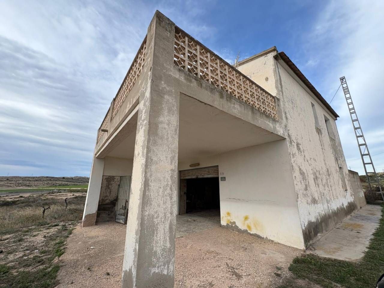 Vista exterior de Finca rústica en venda en Alicante / Alacant amb Jardí privat, Terrassa i Moblat