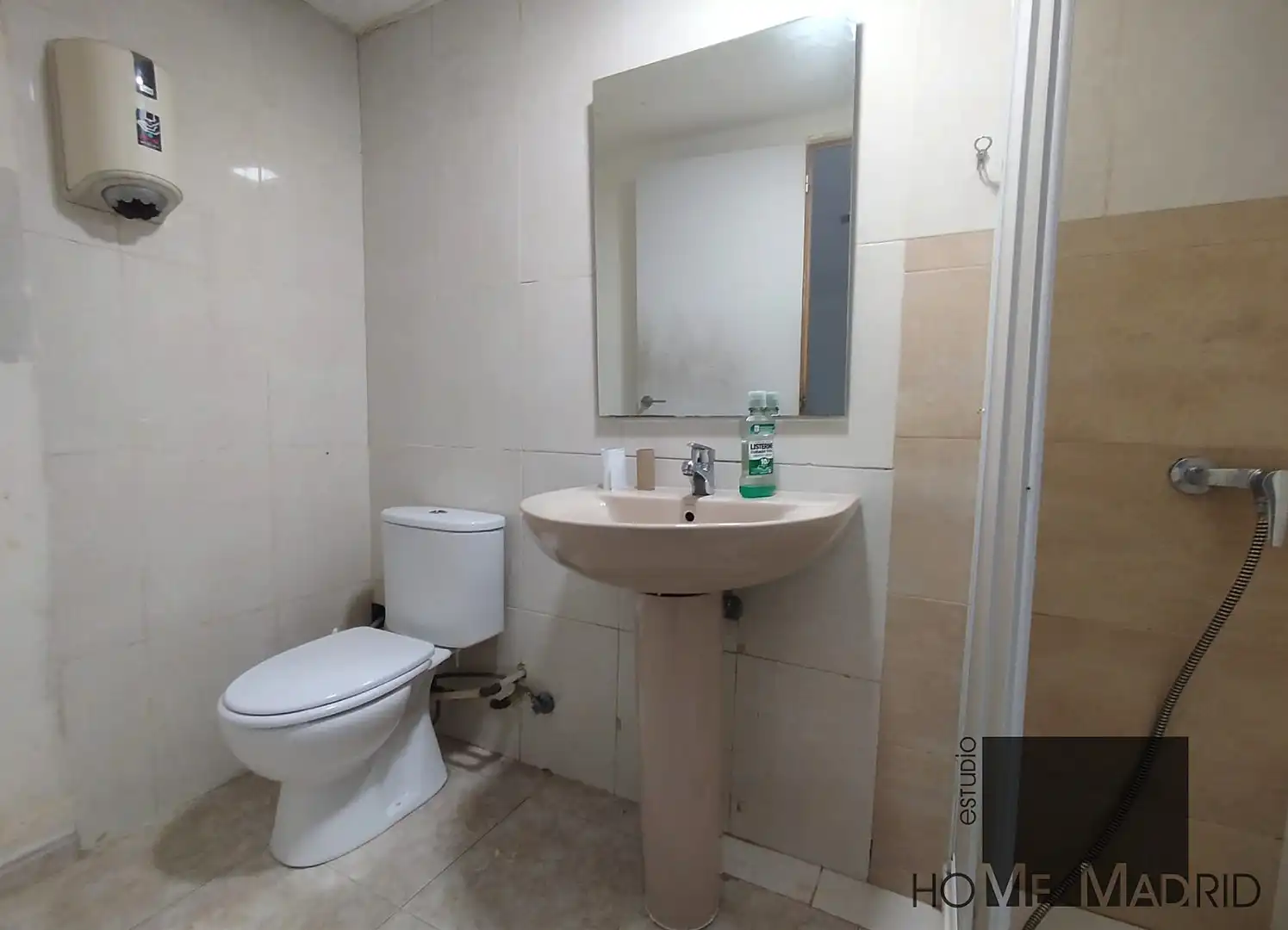 Badezimmer von Geschaftsraum zur Miete in Madrid mit Klimaanlage