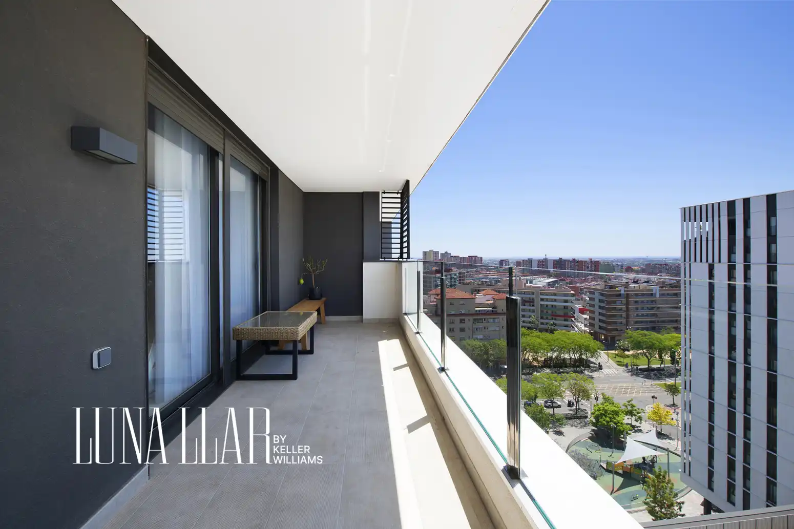 Terraza de Piso en venta en Cornellà de Llobregat con Aire acondicionado, Calefacción y Jardín privado