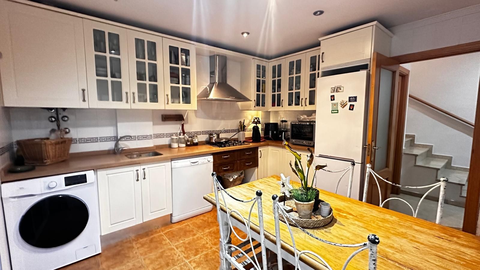 Cuina de Casa adosada en venda en Gines amb Aire condicionat, Calefacció i Terrassa