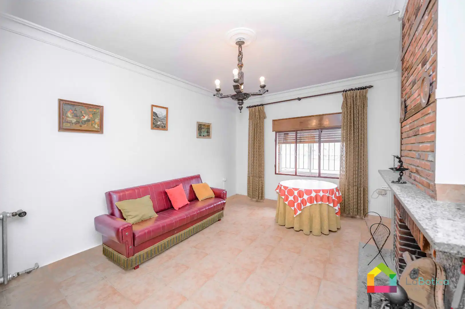 Sala d'estar de Casa o xalet en venda en Ajofrín amb Jardí privat i Terrassa