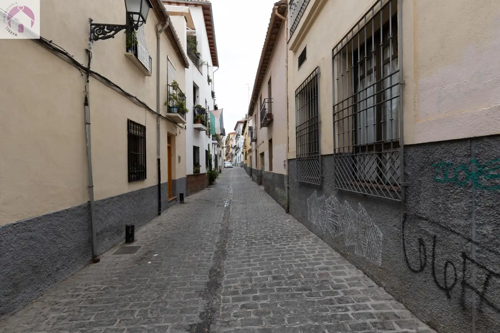 Vista exterior de Casa adosada en venda en Granada amb Terrassa