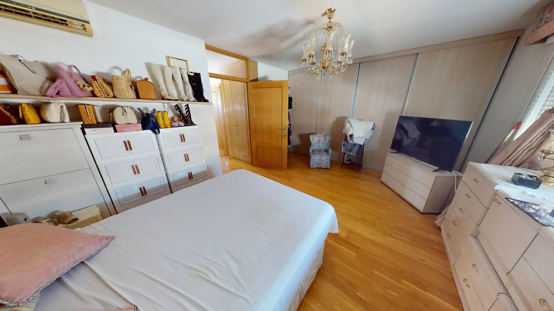Dormitori de Casa o xalet en venda en El Campello amb Aire condicionat, Jardí privat i Terrassa