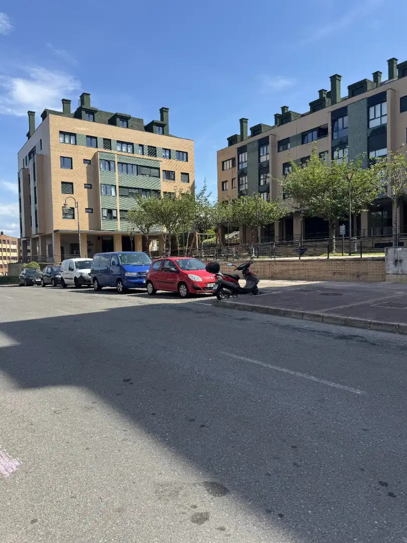 Parking de Piso en venta en Avilés con Calefacción, Parquet y Terraza