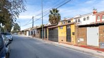 Vista exterior de Casa adosada en venda en Albolote amb Jardí privat, Terrassa i Traster
