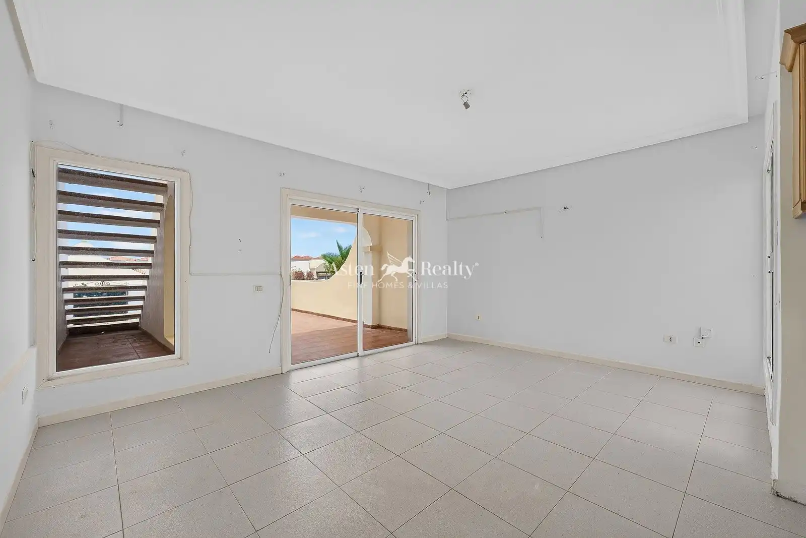 Vista exterior de Piso en venta en San Miguel de Abona con Terraza, Piscina y Piscina comunitaria