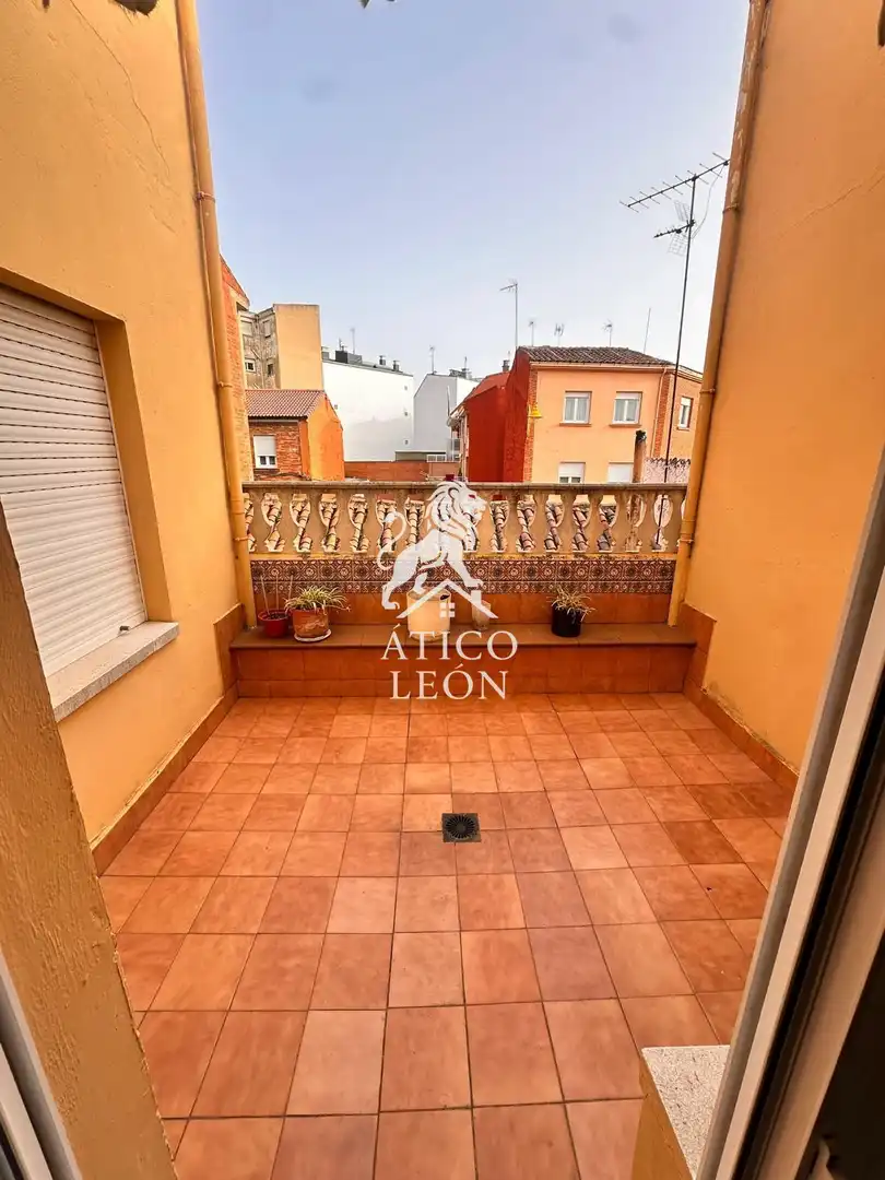 Terraza de Casa o chalet en venta en León Capital  con Calefacción, Terraza y Trastero