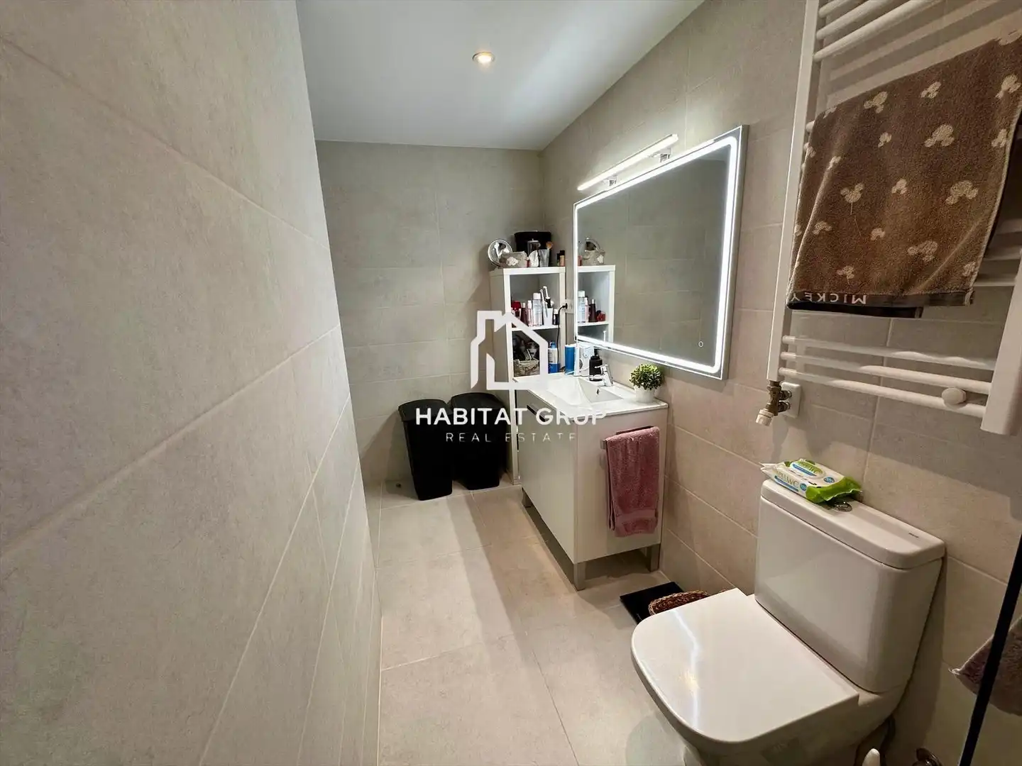 Badezimmer von Wohnung zum Verkauf in Salt mit Klimaanlage und Terrasse