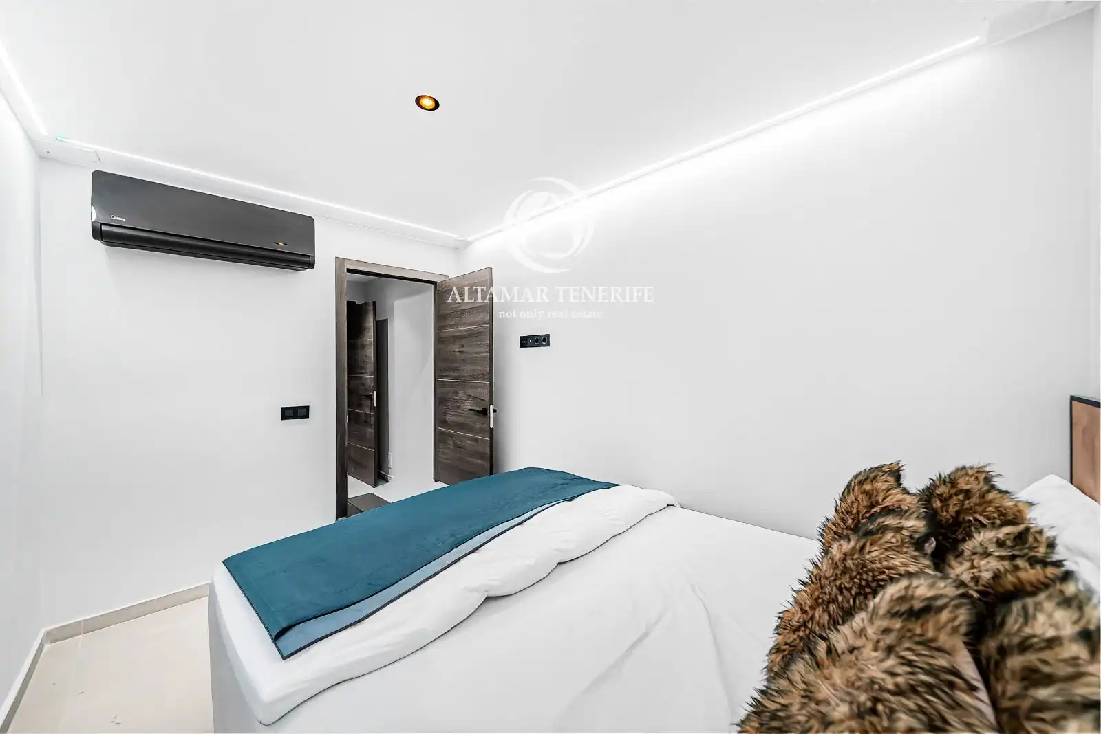 Terraced house with pool for sale in Jardines del Duque, imagen 36