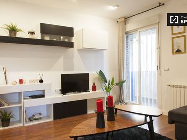 Appartamento con balcone in affitto a Usera