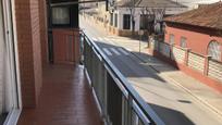 Vista exterior de Casa adosada en venda en Pineda de Mar amb Calefacció, Terrassa i Forn