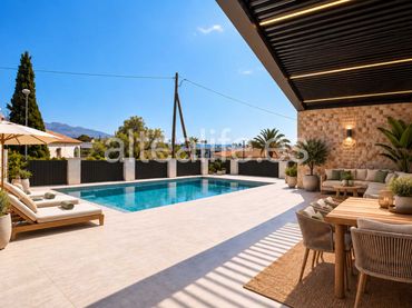Xalet amb piscina en venda a Carrer Cap Roig