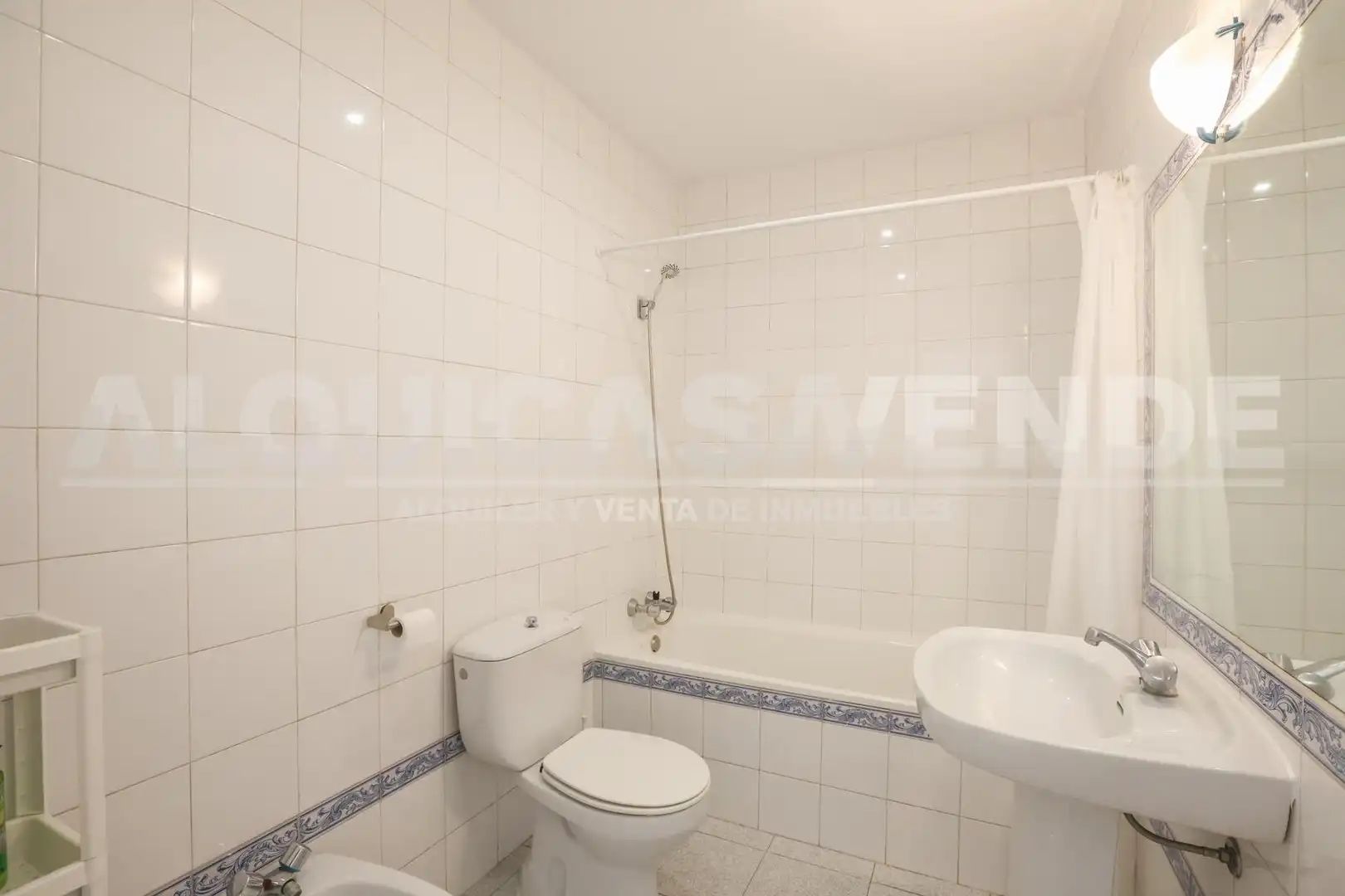 Baño de Piso de alquiler en Sevilla con Aire acondicionado, Calefacción y Amueblado