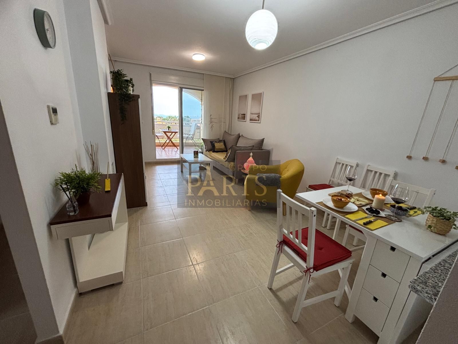 Sala d'estar de Apartament de lloguer en Cartagena amb Terrassa, Moblat i Piscina comunitària