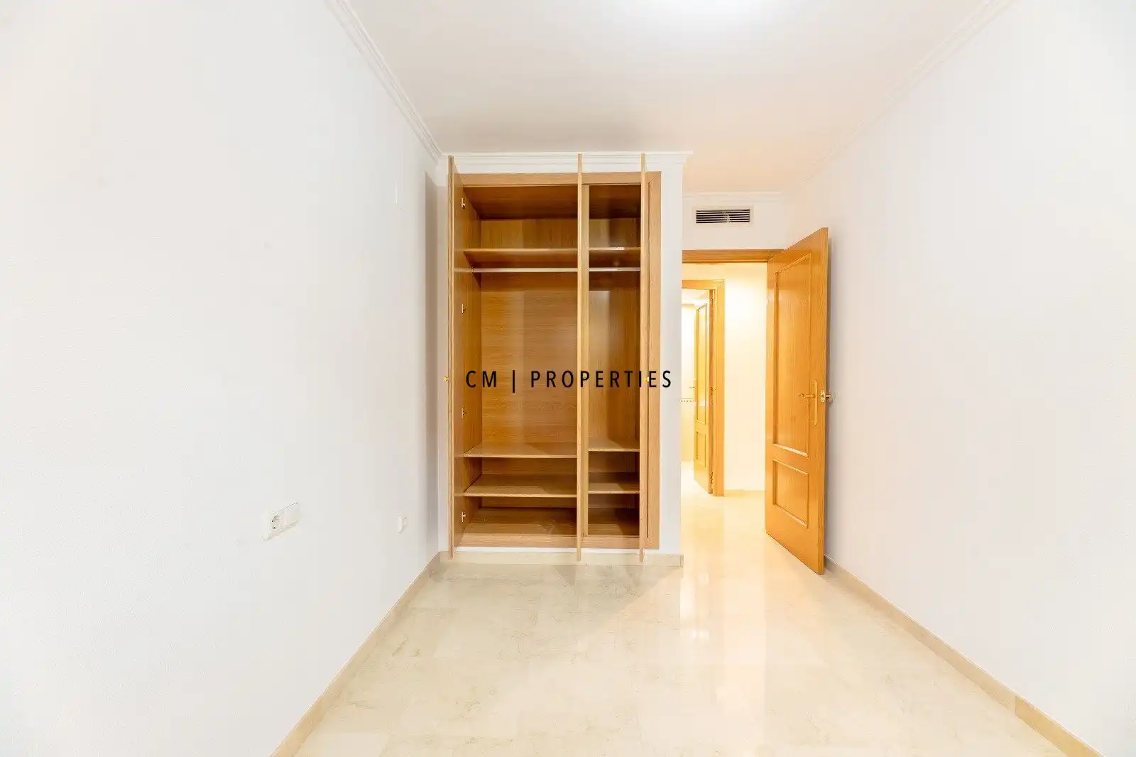 Bedroom of Flat for rent in Valencia  with Air Conditioner, Heating and Terrace