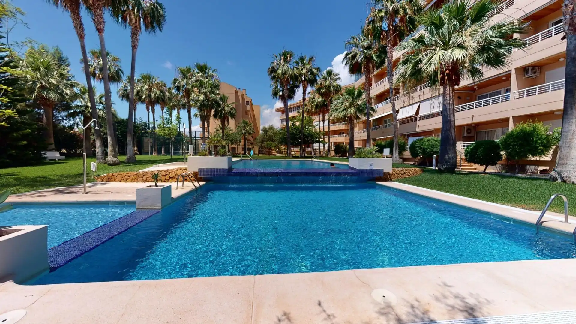 Schwimmbecken von Wohnungen zum Verkauf in L'Alfàs del Pi mit Klimaanlage, Privatgarten und Terrasse