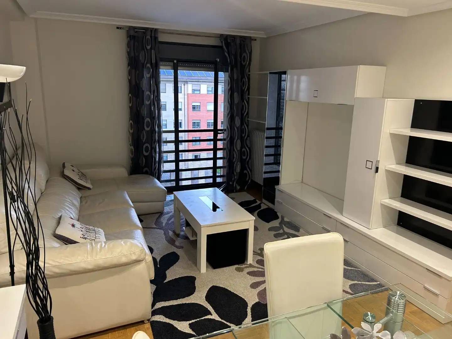 Wohnzimmer von Wohnung zur Miete in Oviedo 