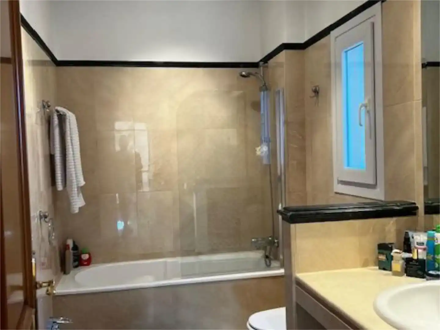 Badezimmer von Wohnung zur Miete in Marbella mit Klimaanlage, Privatgarten und Möbliert