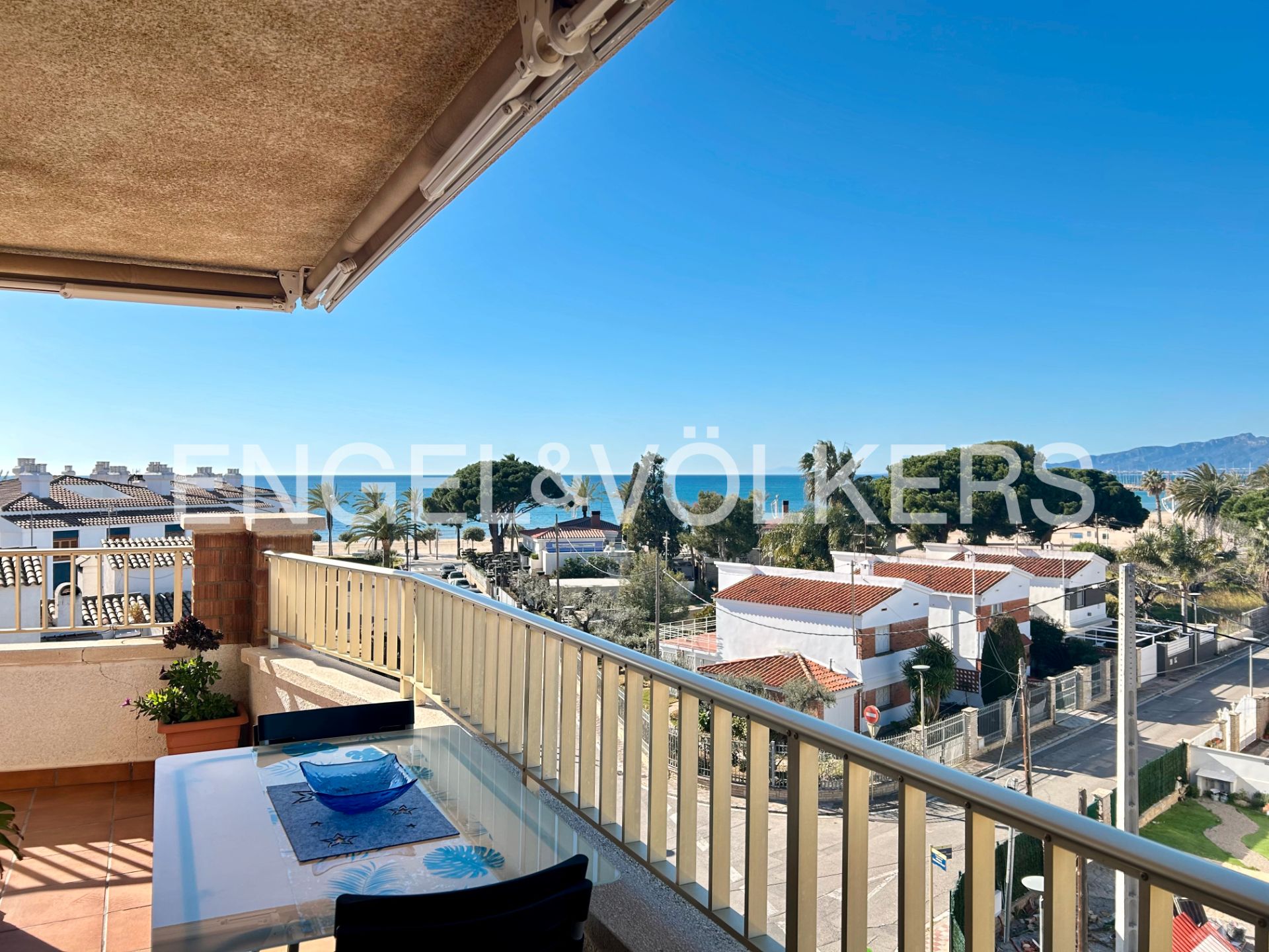 Vista exterior de Àtic en venda en Cambrils amb Aire condicionat, Calefacció i Terrassa