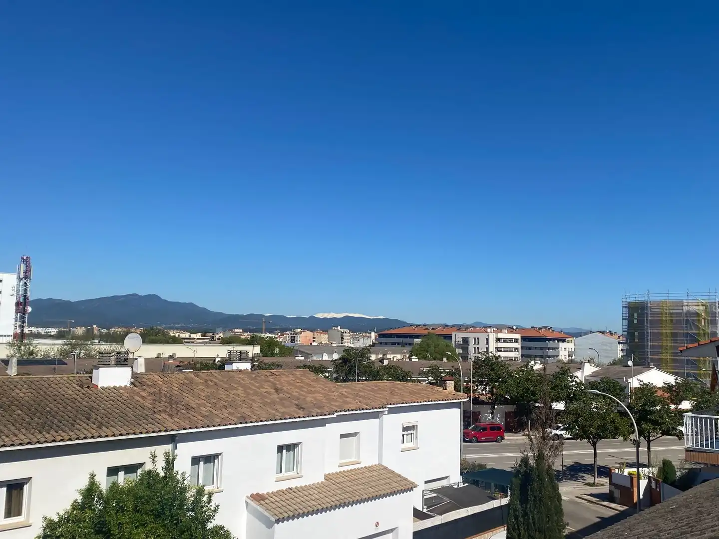 Vista exterior de Casa adosada en venta en Girona con Calefacción, Jardín privado y Terraza
